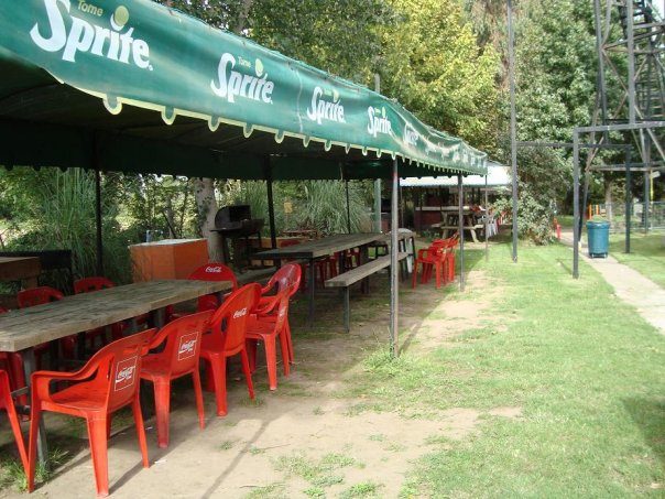 Comedor techado al aire libre